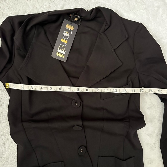 NWT- SUZIE KONDI 3 Button Black Ponte Blazer - Picture 8 of 9